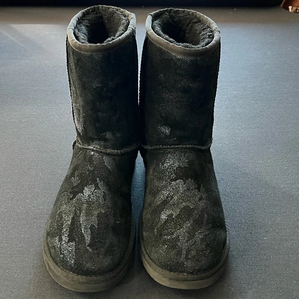 UGG Classic Short Metallic Camo Boot size 7